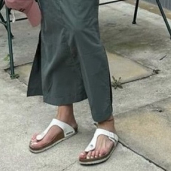 Birkenstock‎ white Gizeh Sandals size 7-7.5 Euro 38 - Picture 1 of 11